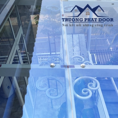 Mái hiên kính cường lực phước long