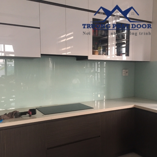 Thi công kính ốp bếp đồng xoài bình phước